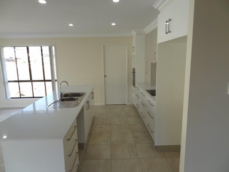 2/42 Woleebee Drive, Glenvale QLD 4350