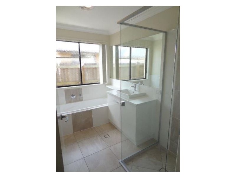 2/42 Woleebee Drive, Glenvale QLD 4350