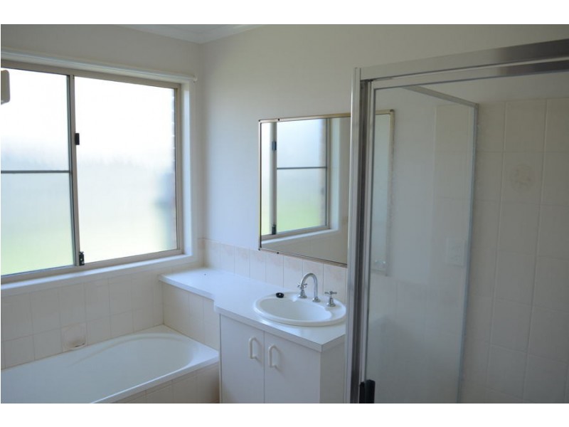 30 Bougainvillea Drive, Middle Ridge QLD 4350