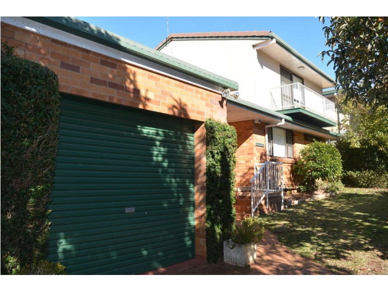 4 Henry Street, Mount Lofty QLD 4350