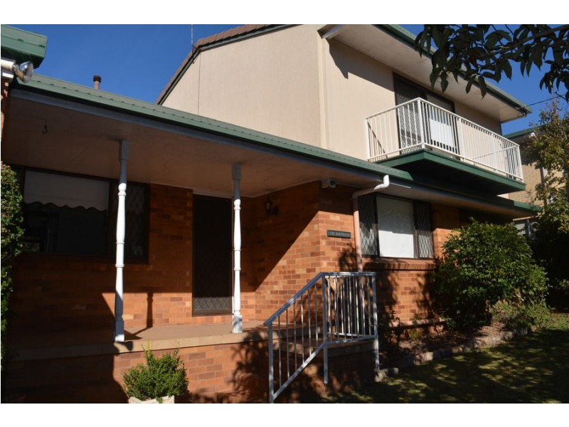 4 Henry Street, Mount Lofty QLD 4350