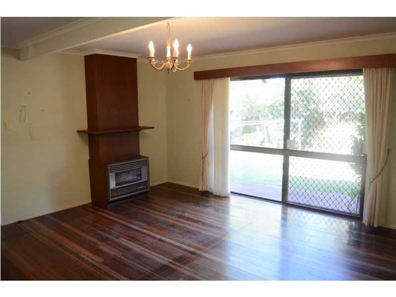 4 Henry Street, Mount Lofty QLD 4350
