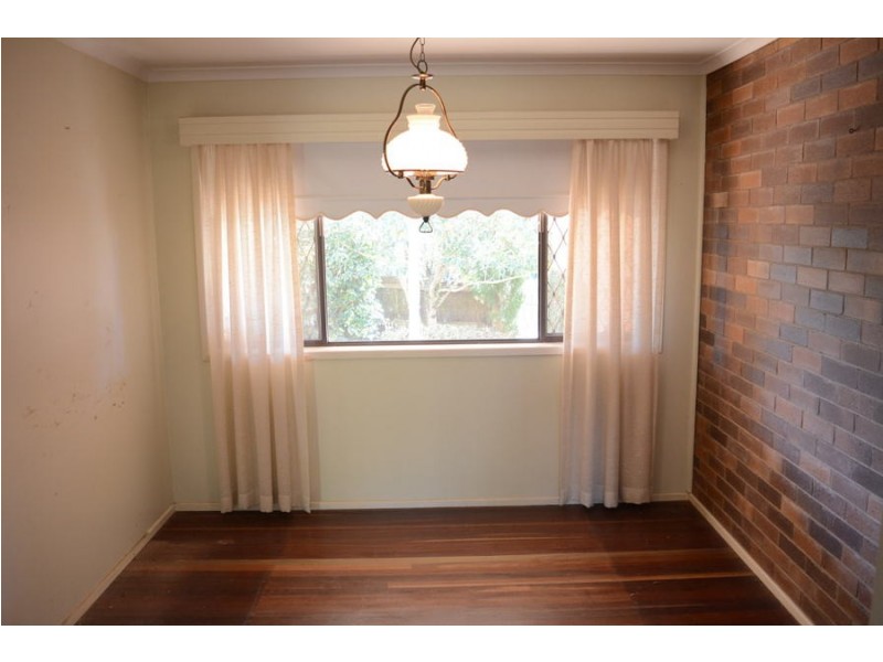 4 Henry Street, Mount Lofty QLD 4350