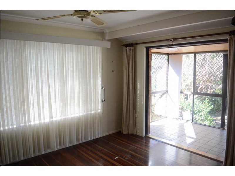 4 Henry Street, Mount Lofty QLD 4350