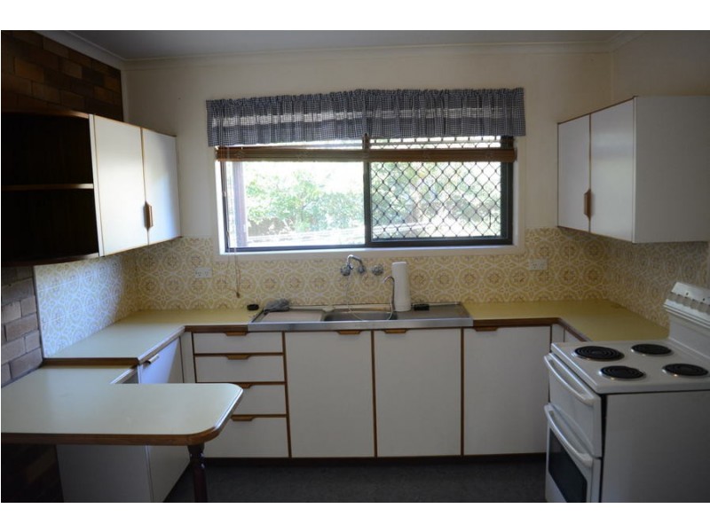 4 Henry Street, Mount Lofty QLD 4350