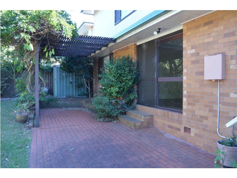 4 Henry Street, Mount Lofty QLD 4350