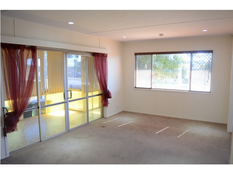 8 Tomkinson Street, Wilsonton QLD 4350