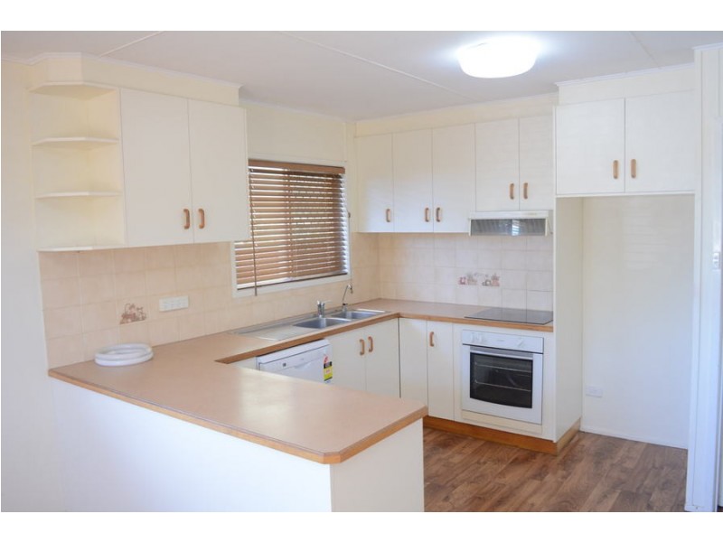 8 Tomkinson Street, Wilsonton QLD 4350