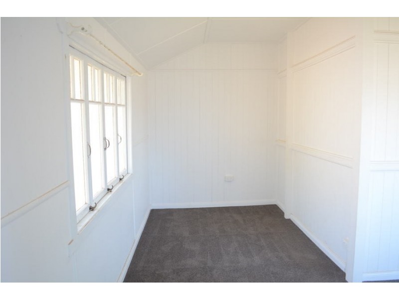 5 Charles Street, Newtown QLD 4350