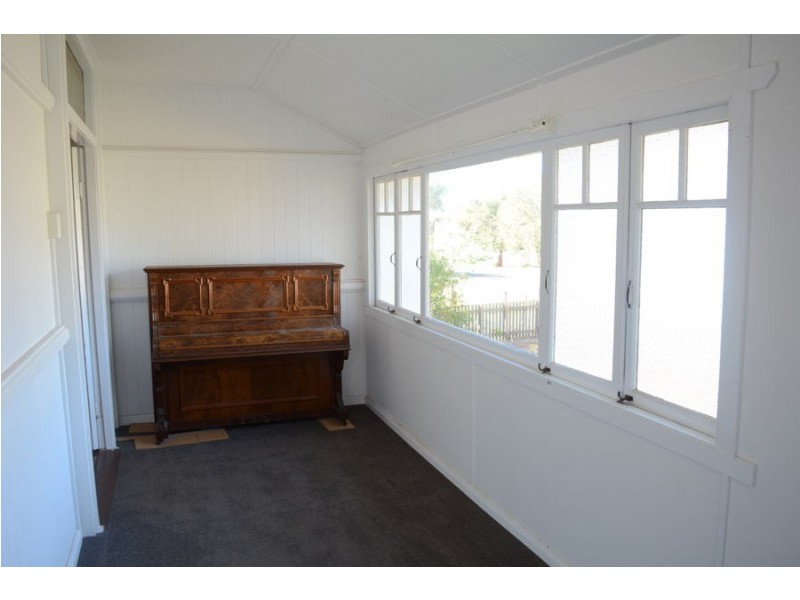 5 Charles Street, Newtown QLD 4350