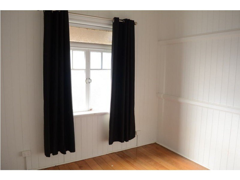 5 Charles Street, Newtown QLD 4350