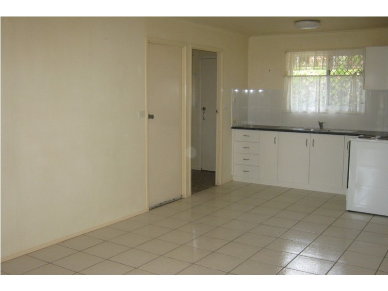 2/272 West Street, Kearneys Spring QLD 4350