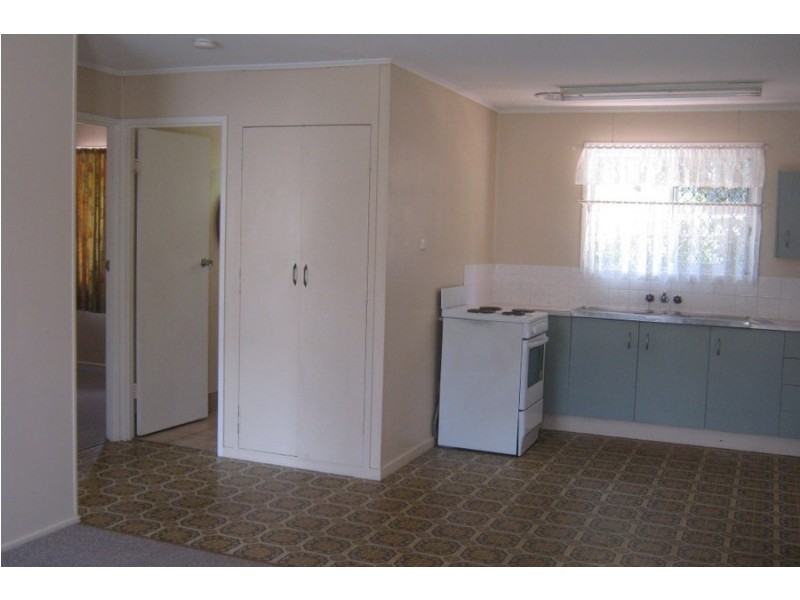 2/272 West Street, Kearneys Spring QLD 4350