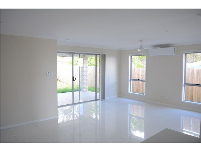 2/6 Samuel Court, Darling Heights QLD 4350