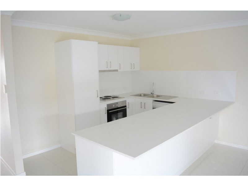 2/6 Samuel Court, Darling Heights QLD 4350