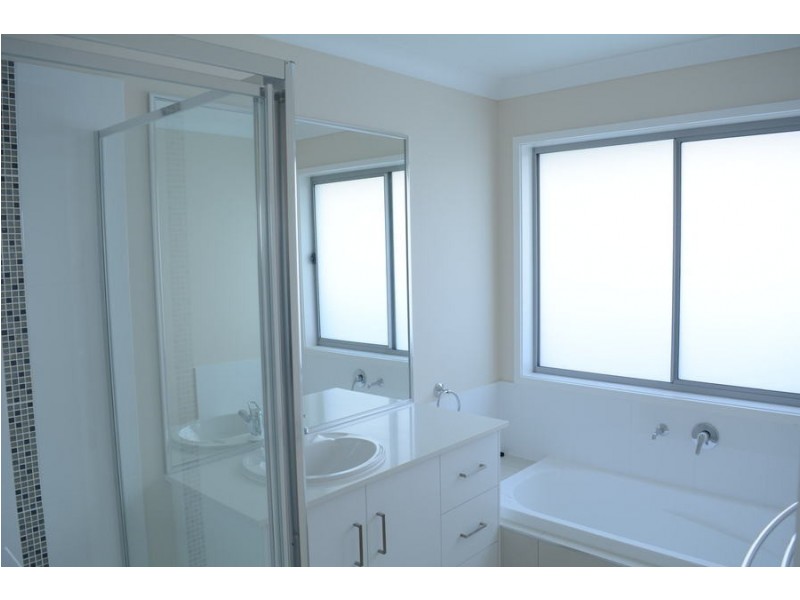 2/6 Samuel Court, Darling Heights QLD 4350