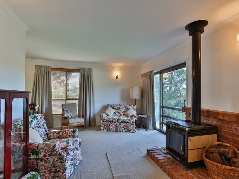 33 Wine Drive, Blue Mountain Heights QLD 4350