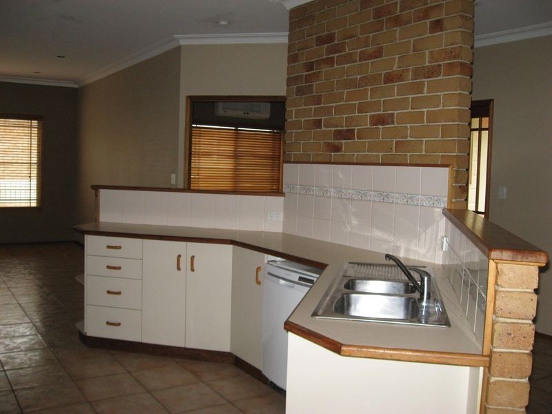 109 Hursley Road, Glenvale QLD 4350