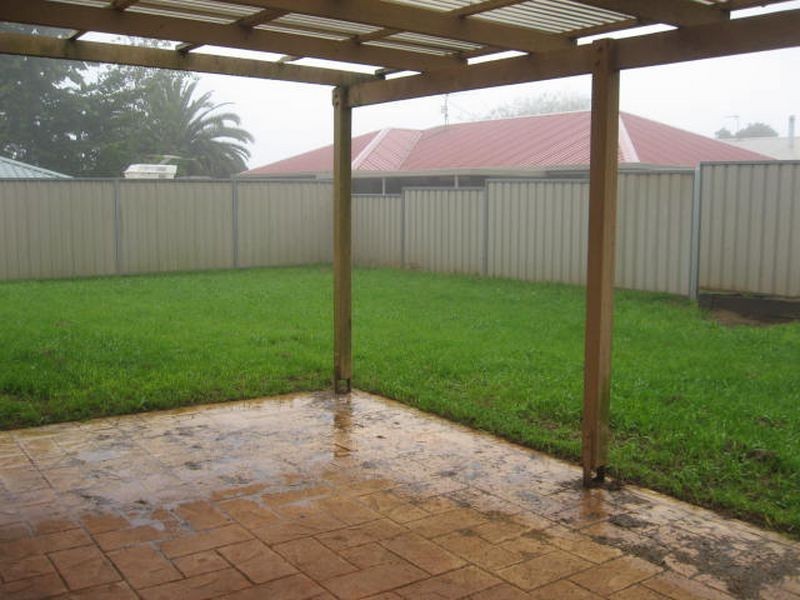 4 Dandelion Drive MIDDLE RIDGE, Toowoomba QLD 4350