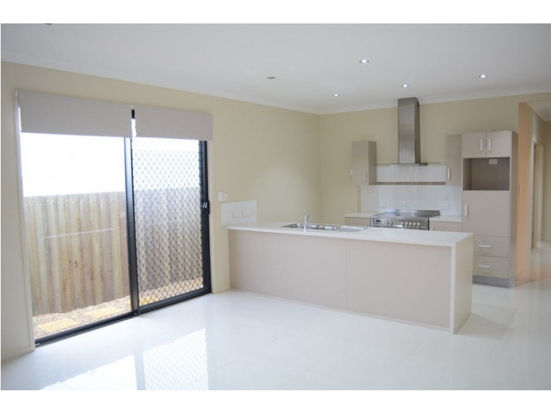 1/1 Sunset Drive, Glenvale QLD 4350