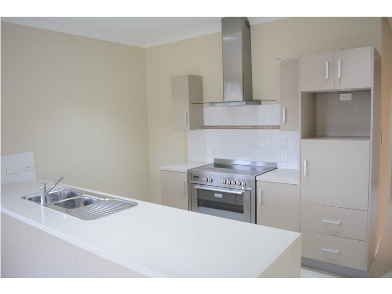1/1 Sunset Drive, Glenvale QLD 4350
