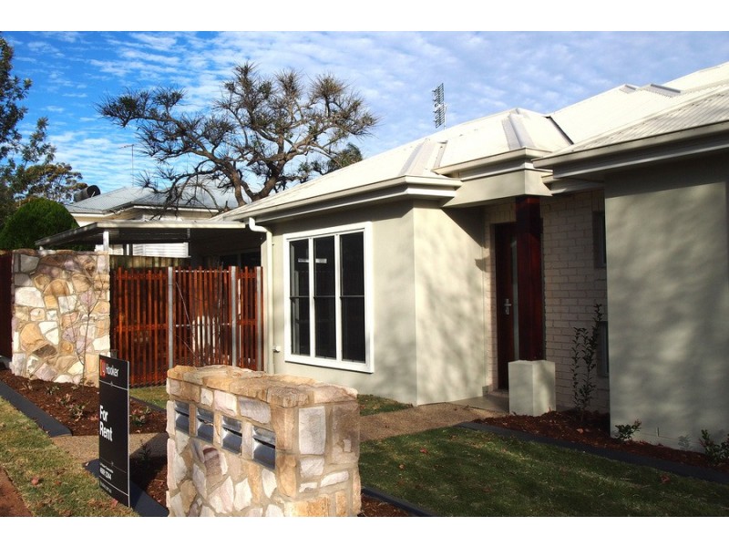 1/304 Alderley Street, Centenary Heights QLD 4350