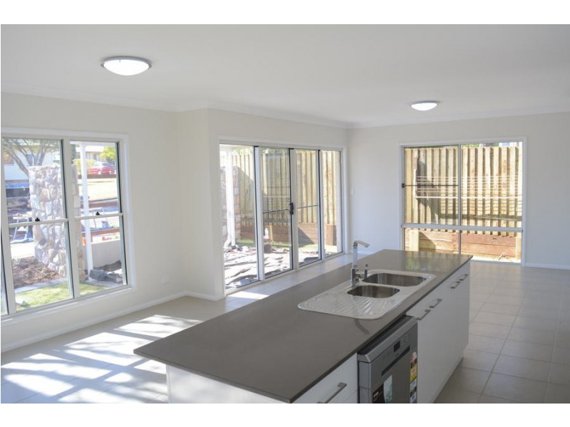 1/304 Alderley Street, Centenary Heights QLD 4350