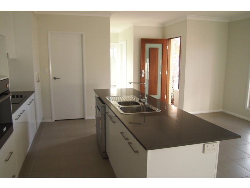 1/304 Alderley Street, Centenary Heights QLD 4350