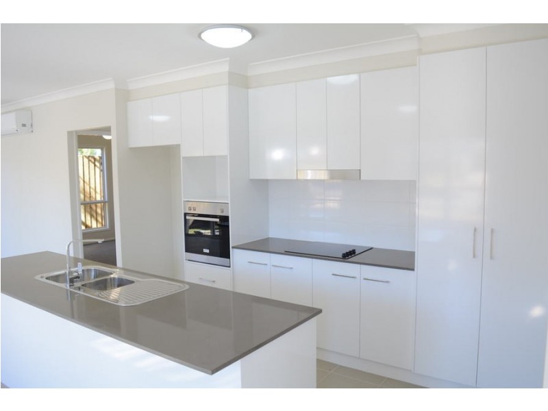 1/304 Alderley Street, Centenary Heights QLD 4350