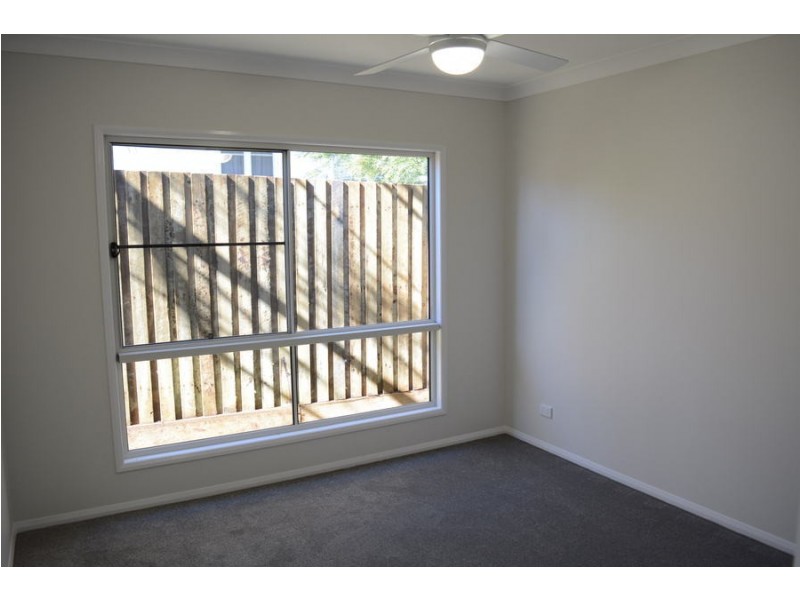 1/304 Alderley Street, Centenary Heights QLD 4350