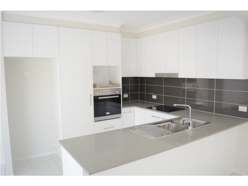 2/304 Alderley Street, Centenary Heights QLD 4350