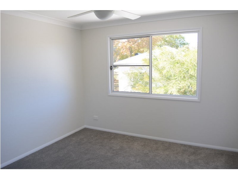 2/304 Alderley Street, Centenary Heights QLD 4350