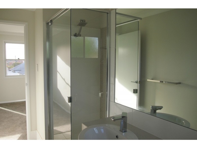 2/304 Alderley Street, Centenary Heights QLD 4350