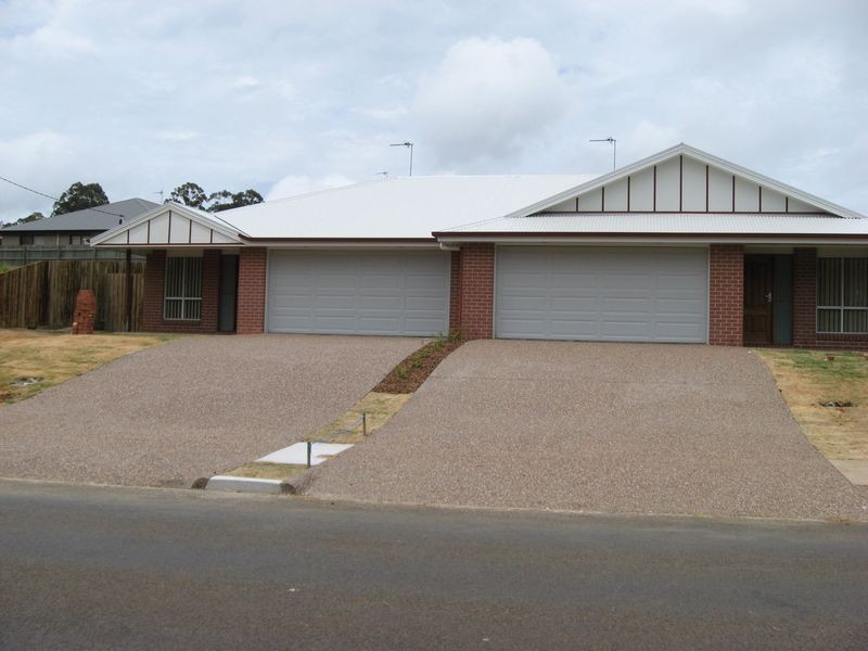 2/88a Hogg Street, Rockville QLD 4350