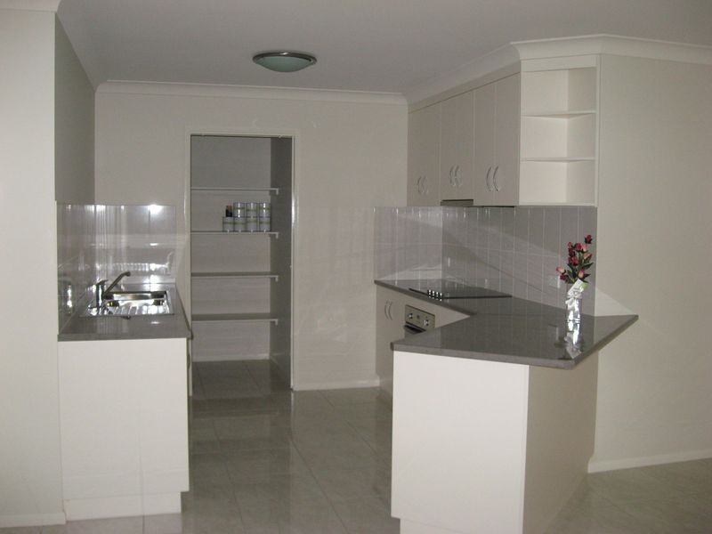 2/88a Hogg Street, Rockville QLD 4350