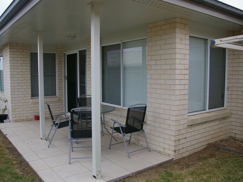 2/346 North Street, Wilsonton QLD 4350