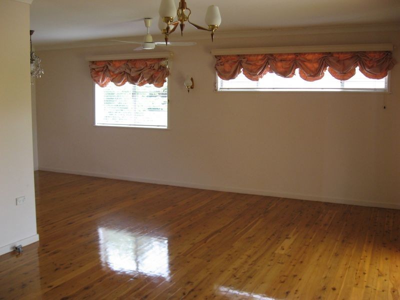 15 Muir Street, Mount Lofty QLD 4350