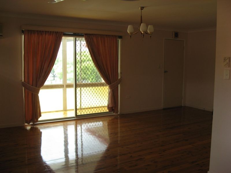 15 Muir Street, Mount Lofty QLD 4350