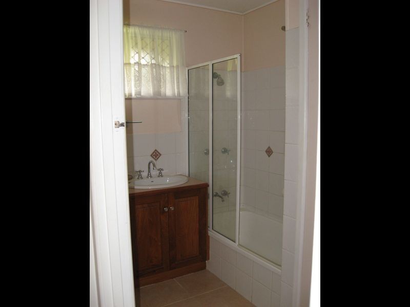 15 Muir Street, Mount Lofty QLD 4350