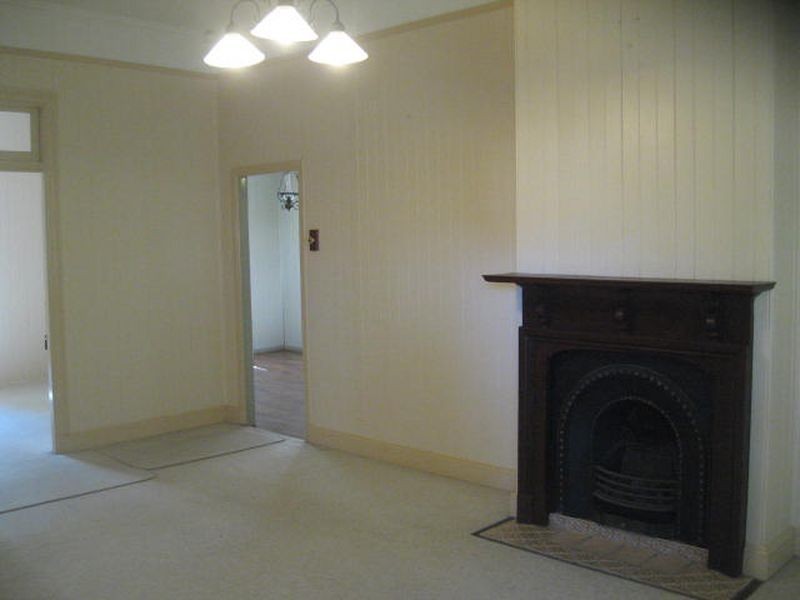 8 Boulton Terrace, Toowoomba City QLD 4350