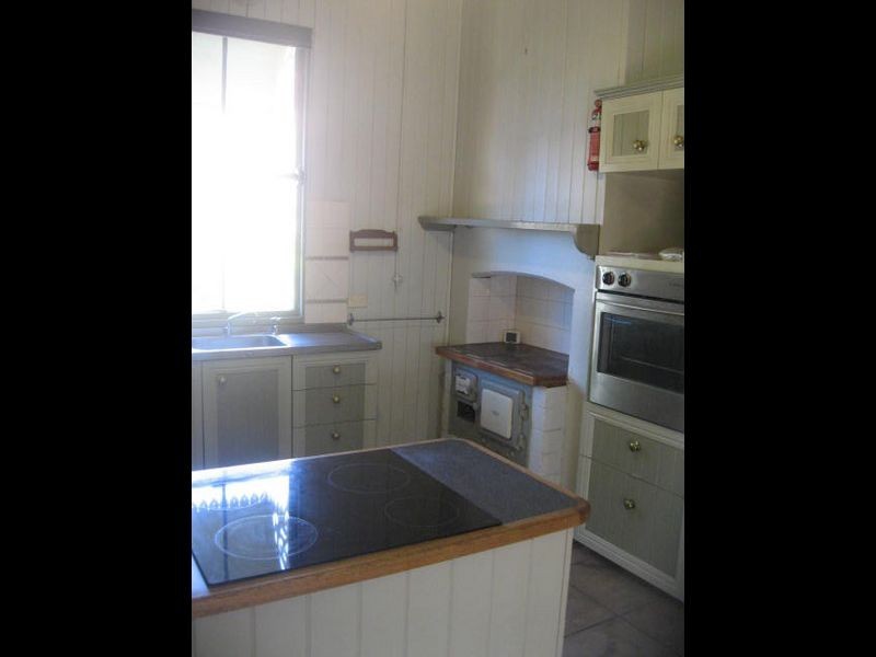 8 Boulton Terrace, Toowoomba City QLD 4350