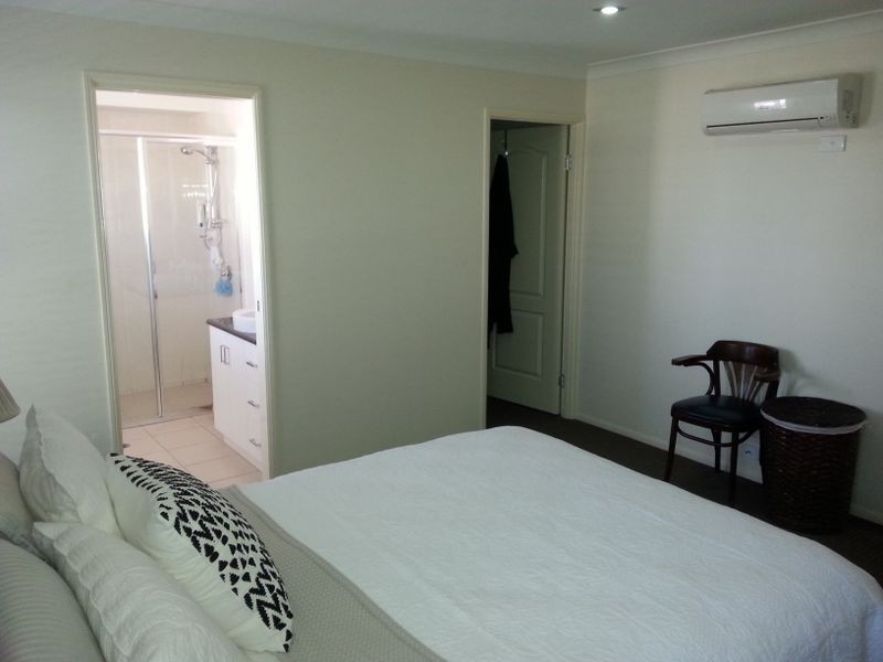 2 Opal Street, Glenvale QLD 4350