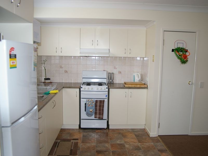 4/33 Helen Street, Newtown QLD 4350