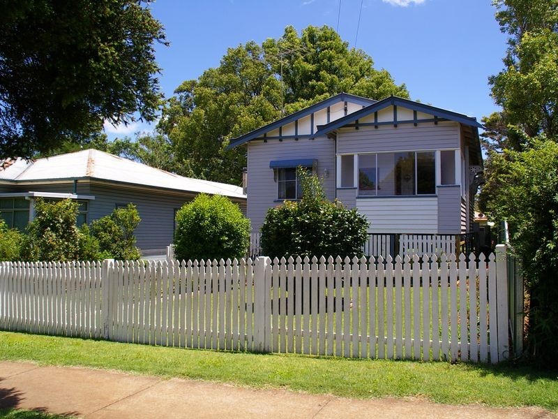 207 Long Street, South Toowoomba QLD 4350