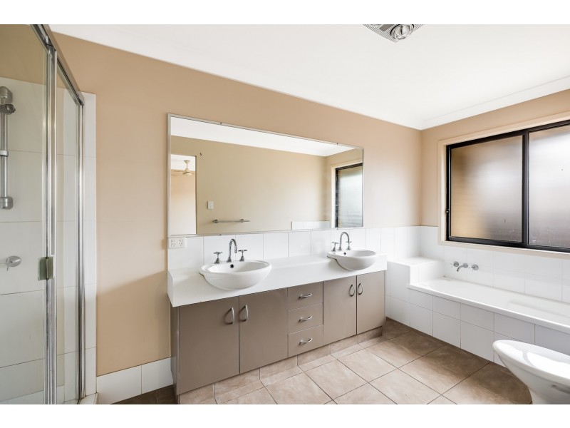 9 Barwick Court, Wilsonton Heights QLD 4350