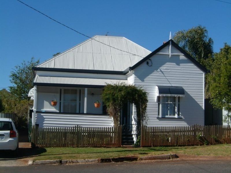 8 Peardon Street, SOUTH, Toowoomba QLD 4350