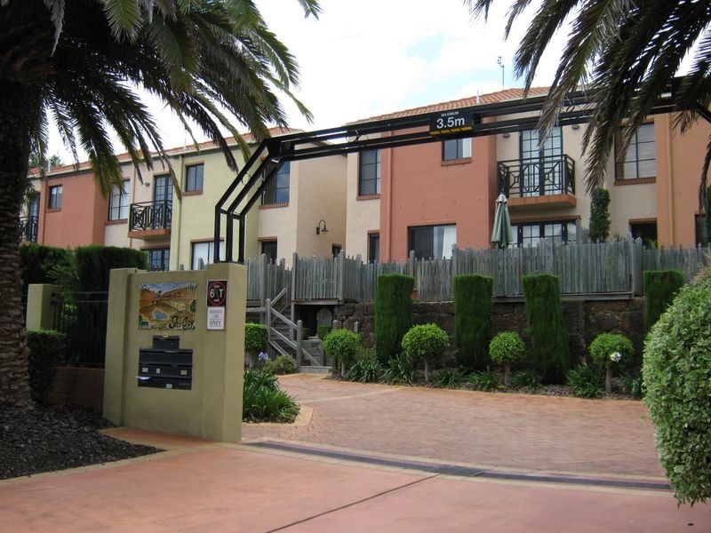 8/1a Stirling Street, East Toowoomba QLD 4350