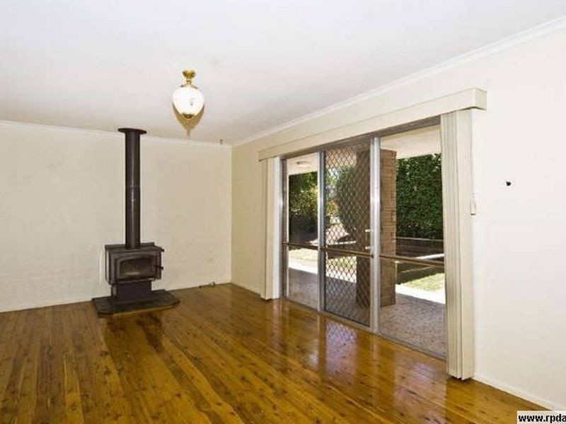 4 Alford Street, Mount Lofty QLD 4350