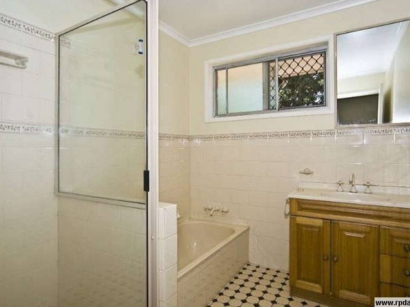 4 Alford Street, Mount Lofty QLD 4350