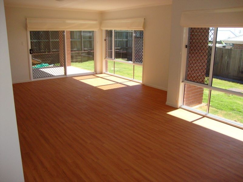 19 Pugh Street, Middle Ridge QLD 4350
